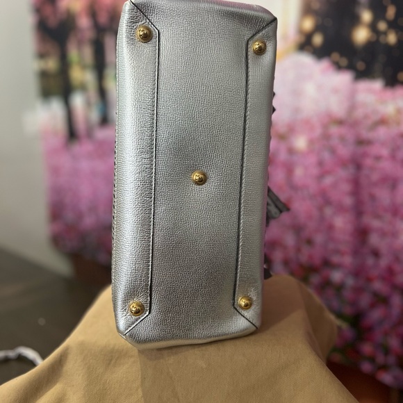 BURBERRY METALLIC CALFSKIN BROGUING MEDIUM BANNER TOTE BAG - Picture 2 of 5